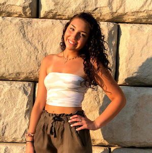 Meet your Posher, Alexis